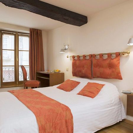 Le Saint Michel Hotel Sedan Bagian luar foto