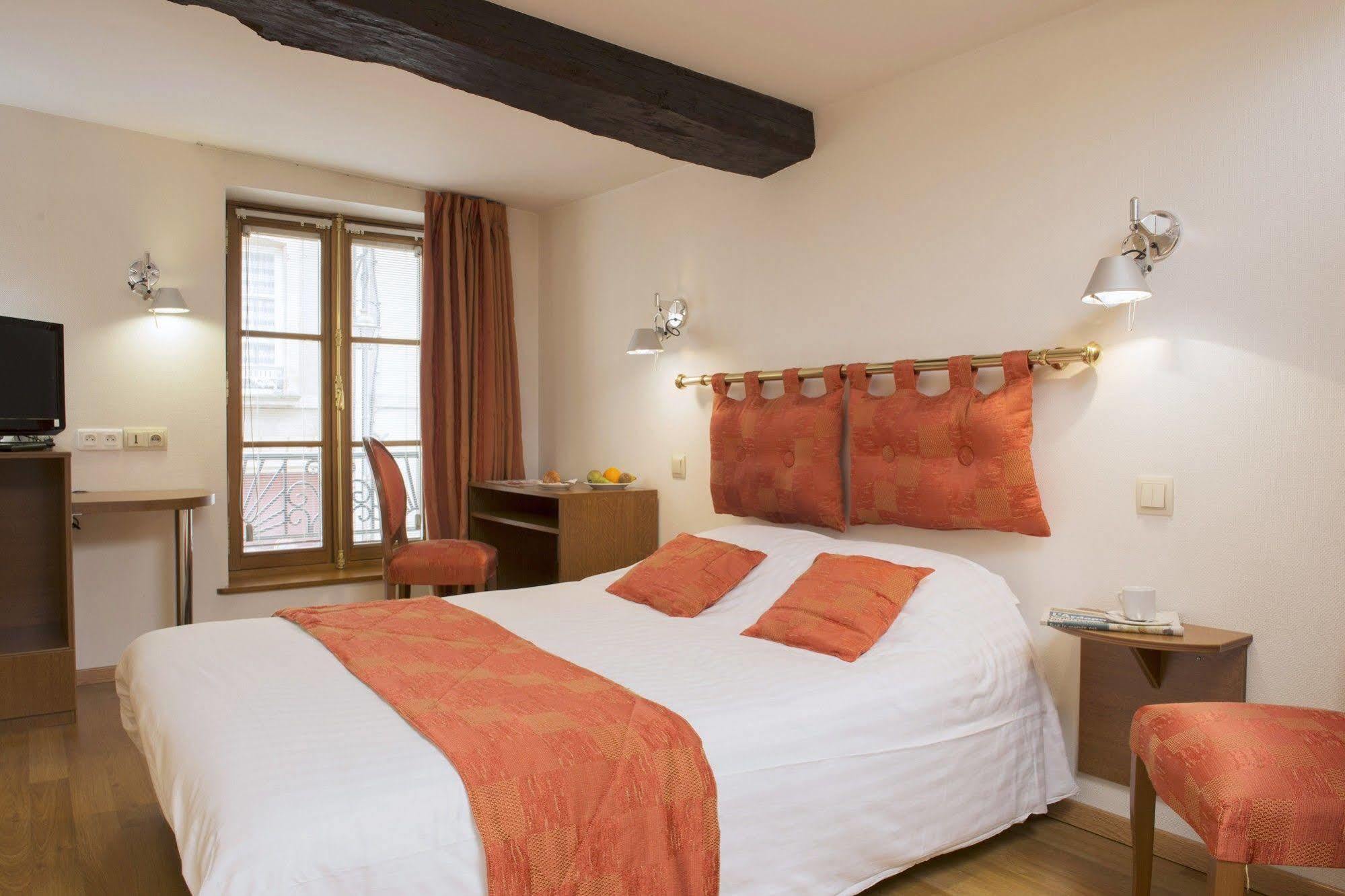 Le Saint Michel Hotel Sedan Bagian luar foto