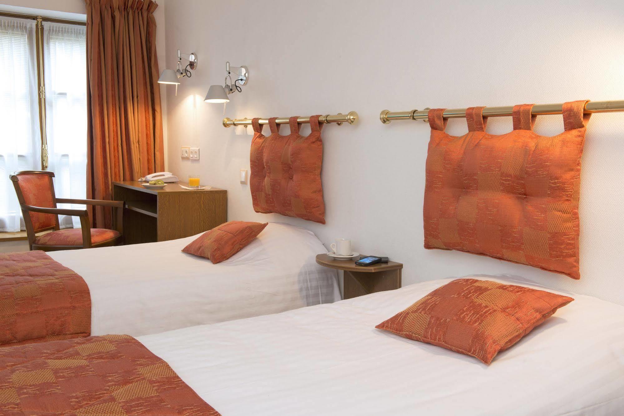 Le Saint Michel Hotel Sedan Bagian luar foto