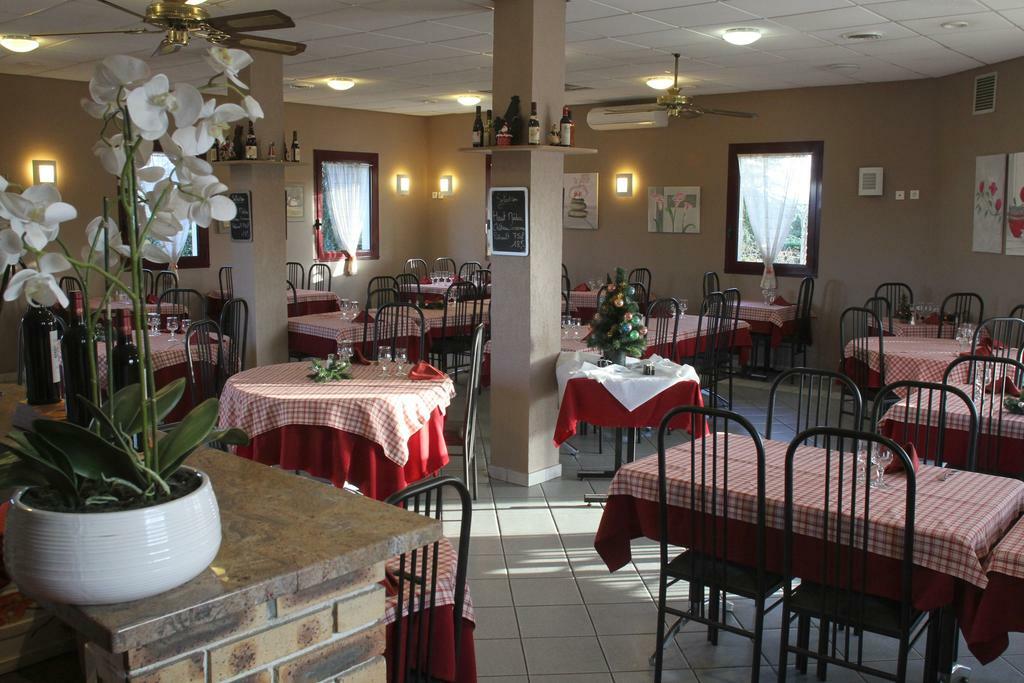 Le Saint Michel Hotel Sedan Bagian luar foto